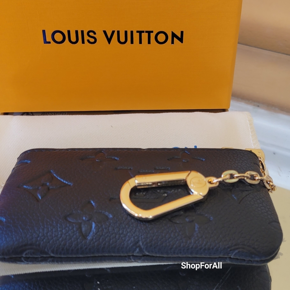 Louis Vuitton Black Monogram Key Pouch - Picture 2 of 11